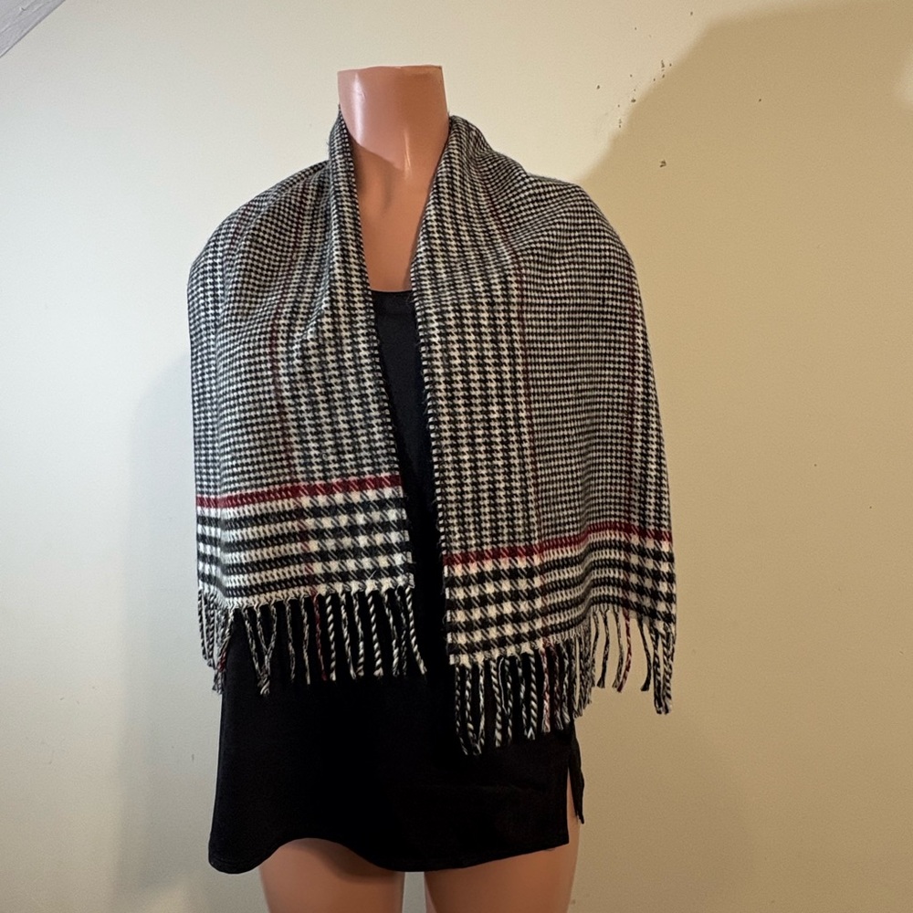 Aggio Cashmaire 100% acrylic scarf black white red houndstooth pattern‎